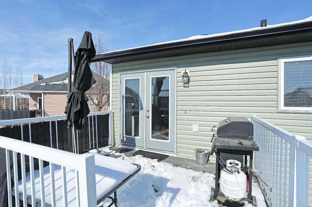 11 Upland Bay W Brooks AB T1R 1N1