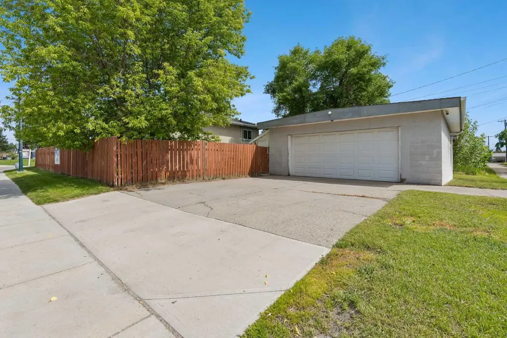 2001 46 Street SE Calgary AB T2B1K5