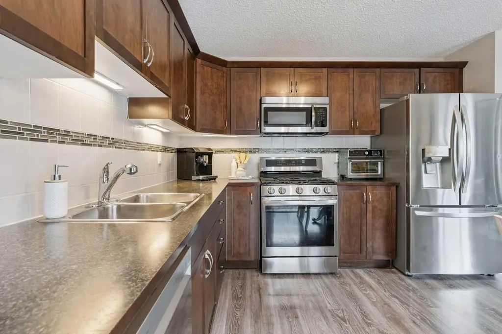 42 Windwood Grove SW Airdrie AB T4B 3T2
