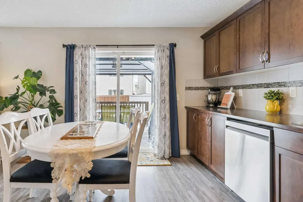 42 Windwood Grove SW Airdrie AB T4B 3T2