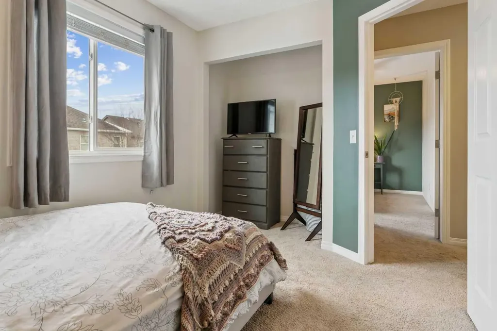 42 Windwood Grove SW Airdrie AB T4B 3T2