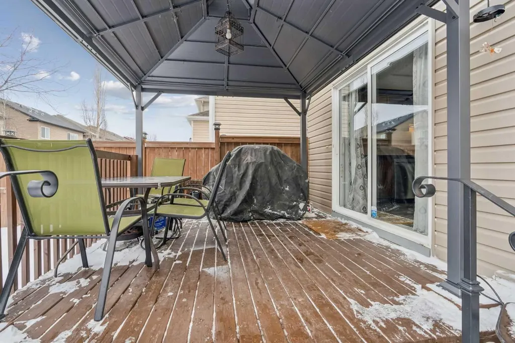42 Windwood Grove SW Airdrie AB T4B 3T2