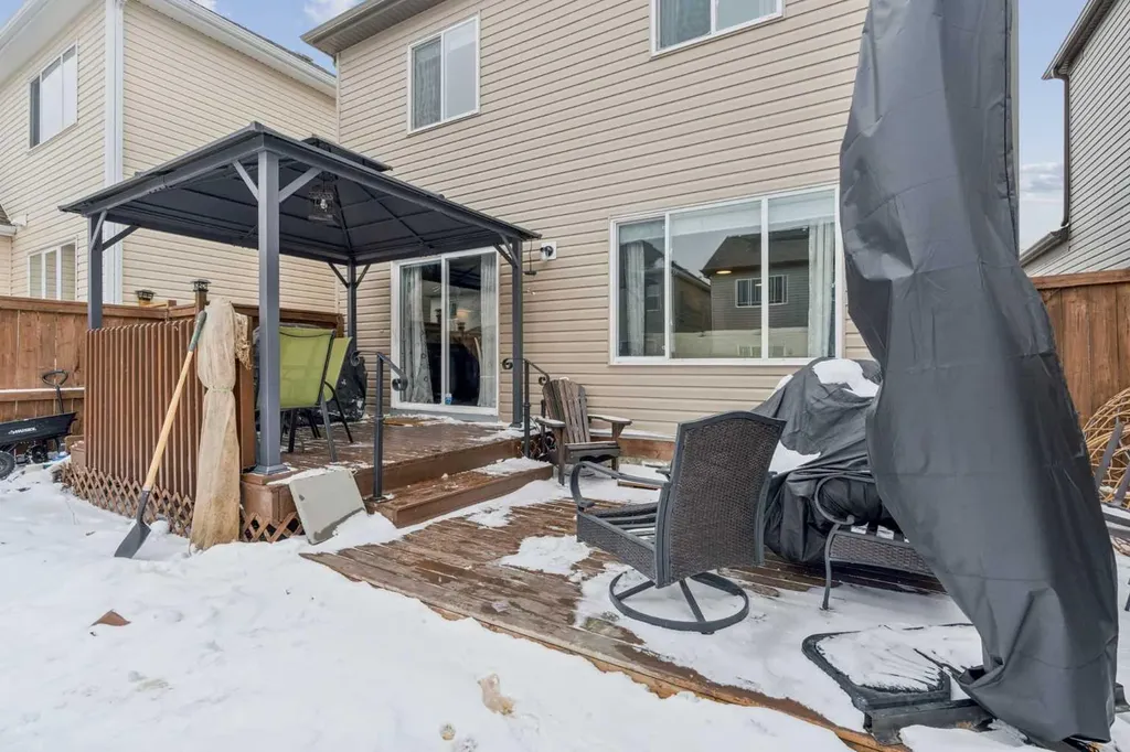 42 Windwood Grove SW Airdrie AB T4B 3T2