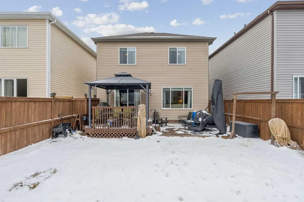 42 Windwood Grove SW Airdrie AB T4B 3T2