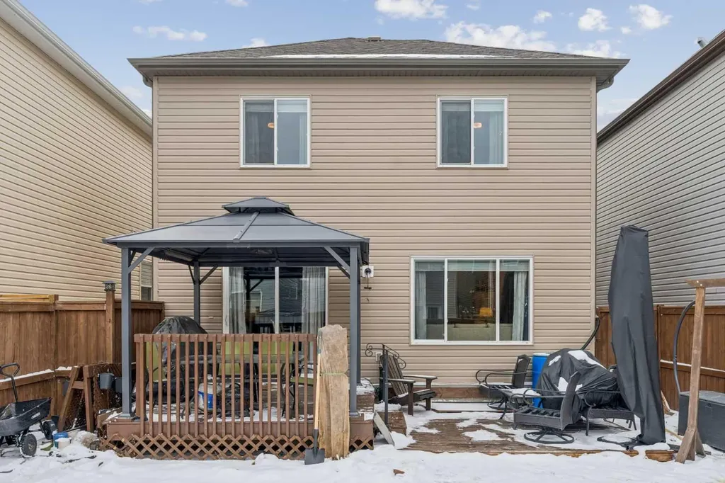 42 Windwood Grove SW Airdrie AB T4B 3T2