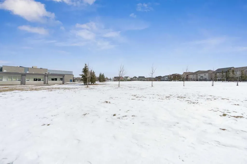 42 Windwood Grove SW Airdrie AB T4B 3T2