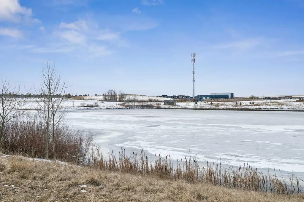 42 Windwood Grove SW Airdrie AB T4B 3T2