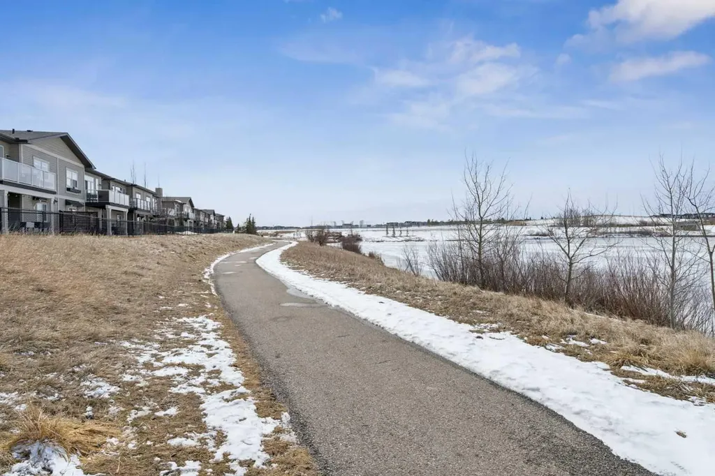 42 Windwood Grove SW Airdrie AB T4B 3T2