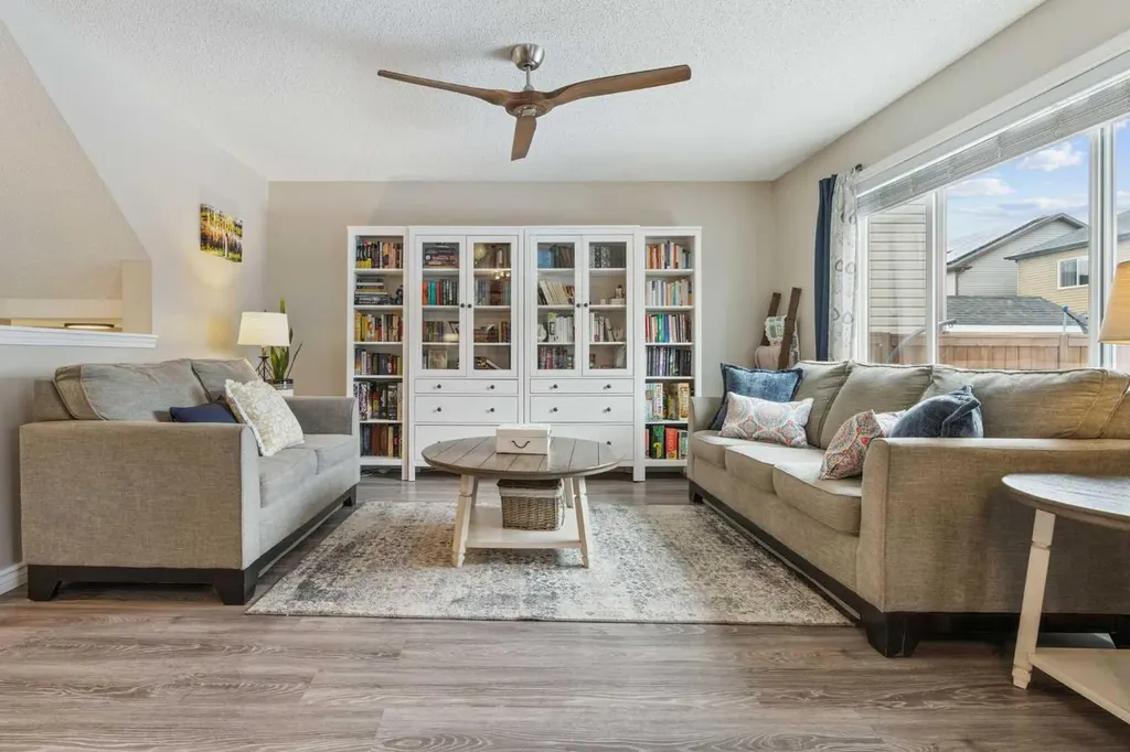 42 Windwood Grove SW Airdrie AB T4B 3T2