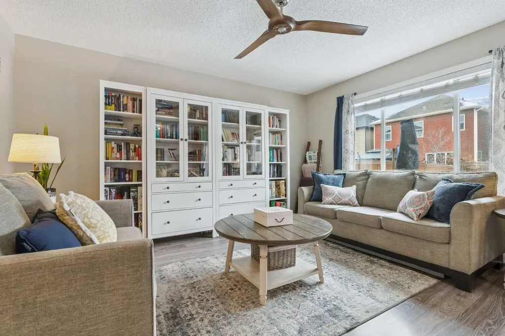 42 Windwood Grove SW Airdrie AB T4B 3T2