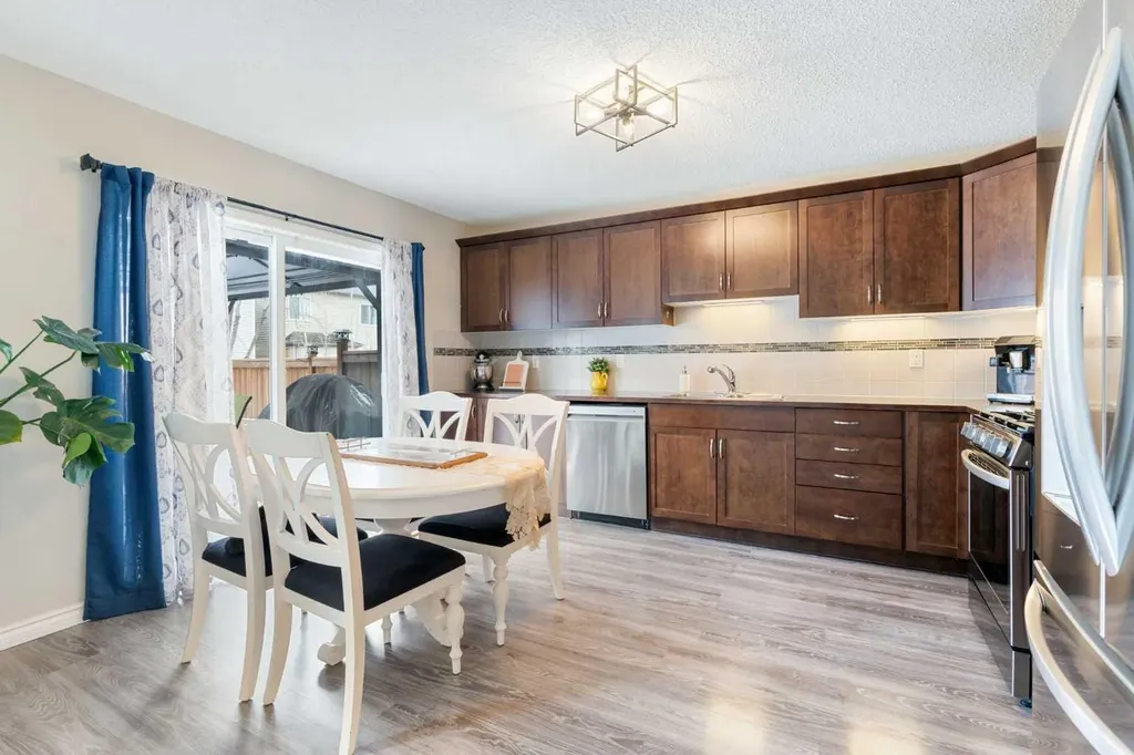 42 Windwood Grove SW Airdrie AB T4B 3T2