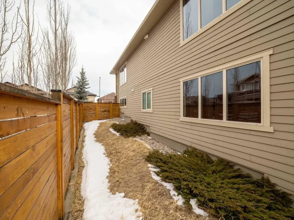 128 Sixmile Common S Lethbridge AB T1K 5S6