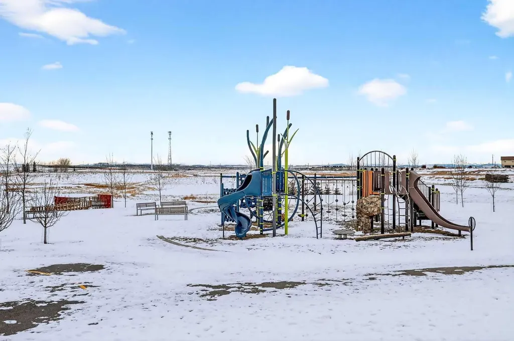 172 Hotchkiss Common SE Calgary AB T3S 0X5