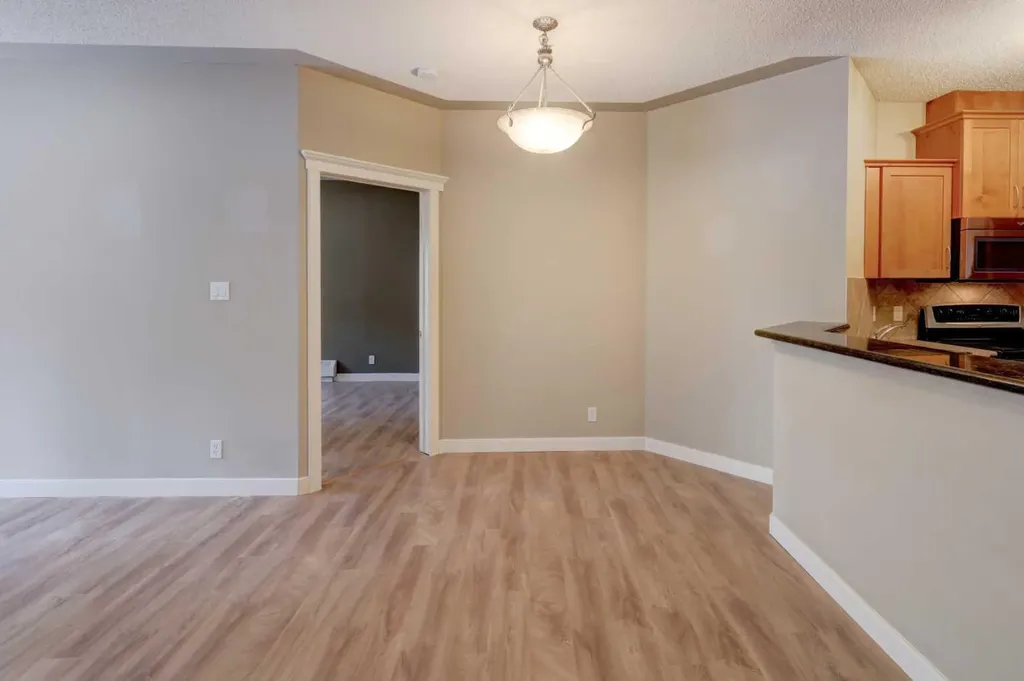 10 Discovery Ridge Close SW Calgary AB T3H 5X3