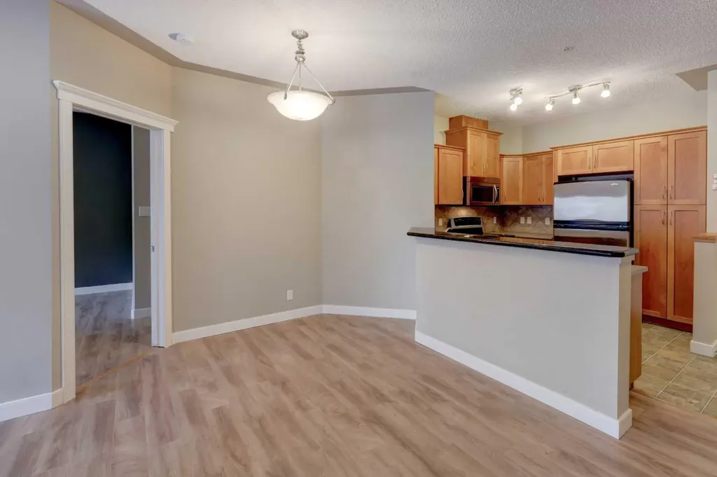 10 Discovery Ridge Close SW Calgary AB T3H 5X3