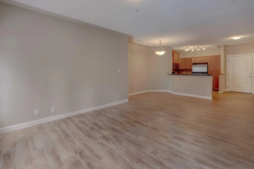10 Discovery Ridge Close SW Calgary AB T3H 5X3