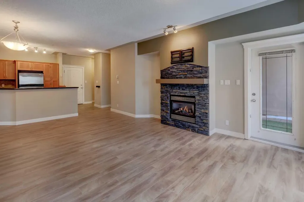10 Discovery Ridge Close SW Calgary AB T3H 5X3