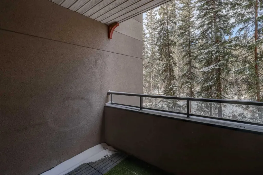 10 Discovery Ridge Close SW Calgary AB T3H 5X3