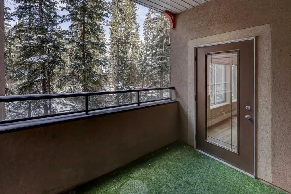 10 Discovery Ridge Close SW Calgary AB T3H 5X3