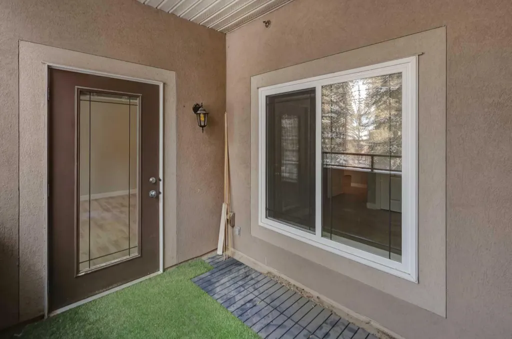 10 Discovery Ridge Close SW Calgary AB T3H 5X3