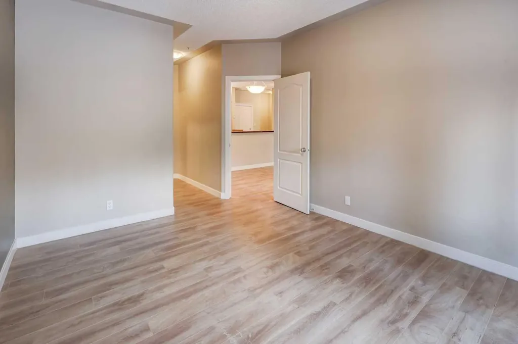 10 Discovery Ridge Close SW Calgary AB T3H 5X3
