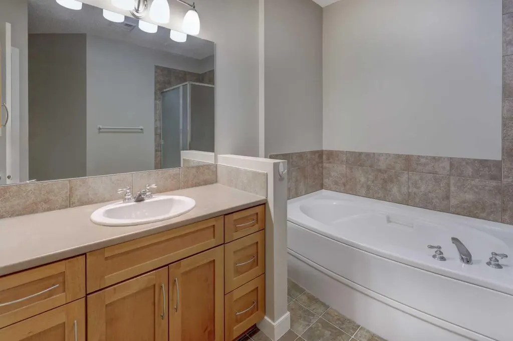 10 Discovery Ridge Close SW Calgary AB T3H 5X3