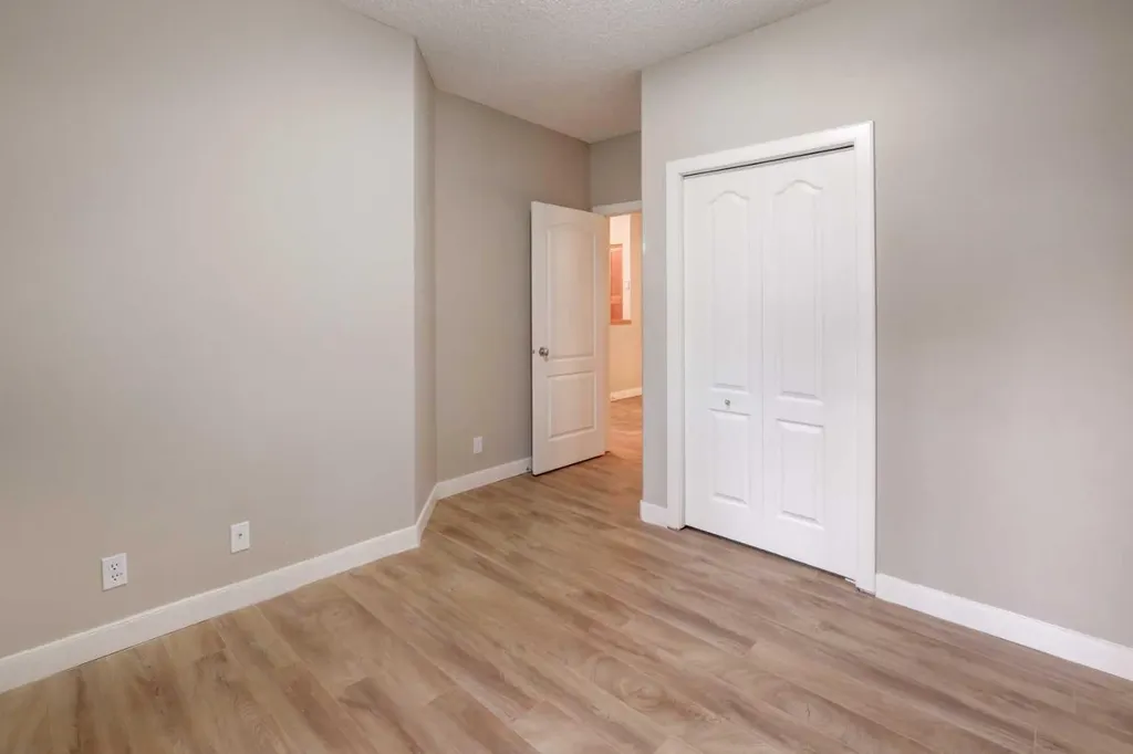 10 Discovery Ridge Close SW Calgary AB T3H 5X3