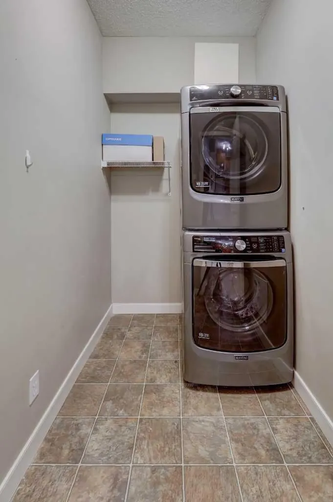 10 Discovery Ridge Close SW Calgary AB T3H 5X3