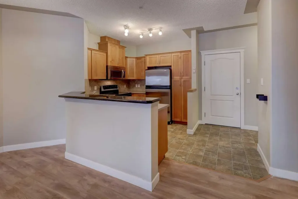 10 Discovery Ridge Close SW Calgary AB T3H 5X3