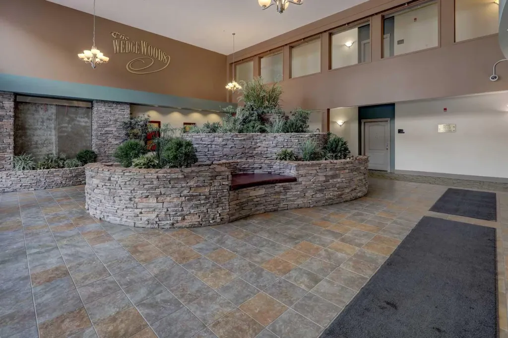 10 Discovery Ridge Close SW Calgary AB T3H 5X3