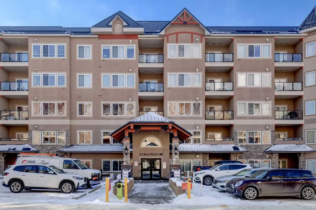 10 Discovery Ridge Close SW Calgary AB T3H 5X3