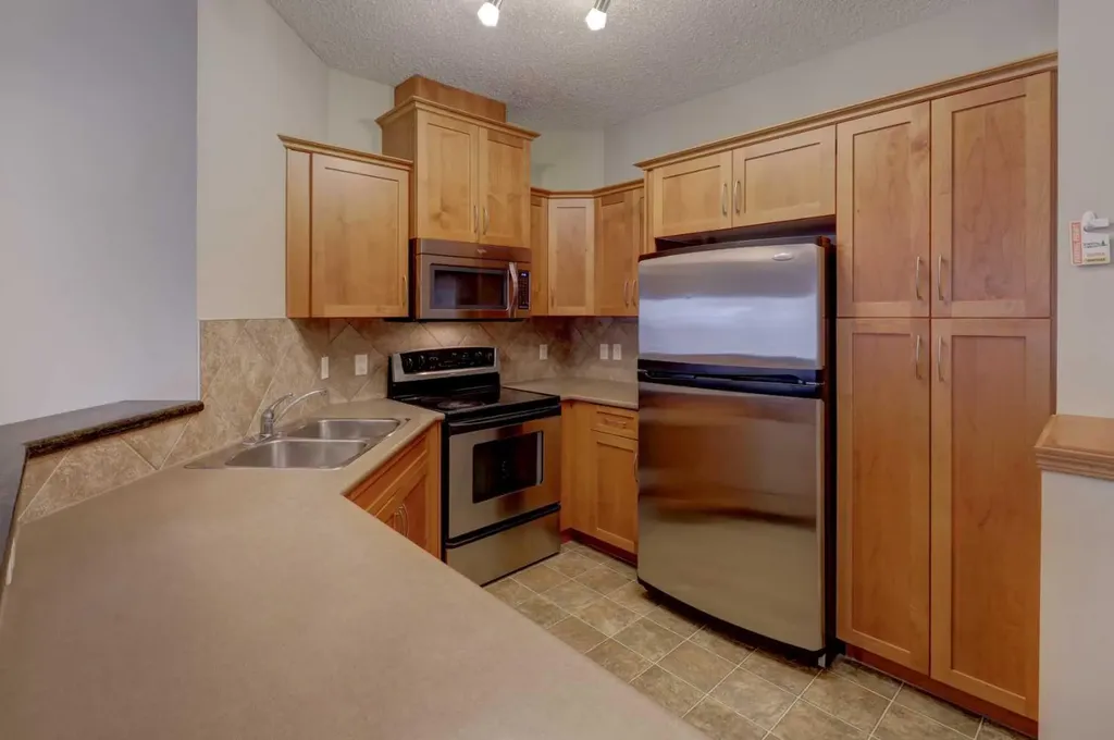 10 Discovery Ridge Close SW Calgary AB T3H 5X3