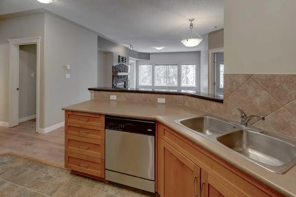 10 Discovery Ridge Close SW Calgary AB T3H 5X3