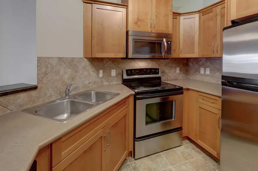 10 Discovery Ridge Close SW Calgary AB T3H 5X3