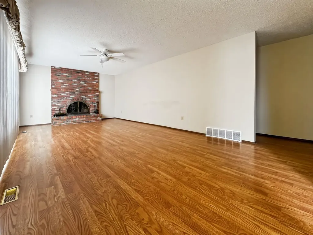 4504 45 Street Mayerthorpe AB T0E1N0