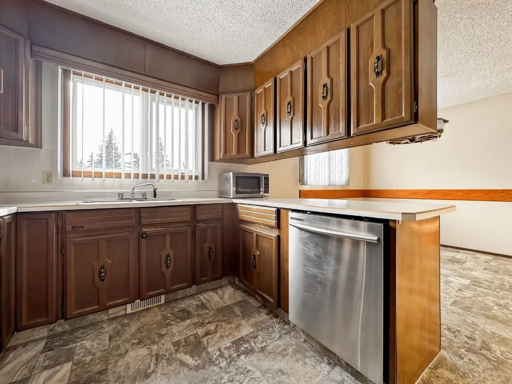 4504 45 Street Mayerthorpe AB T0E1N0