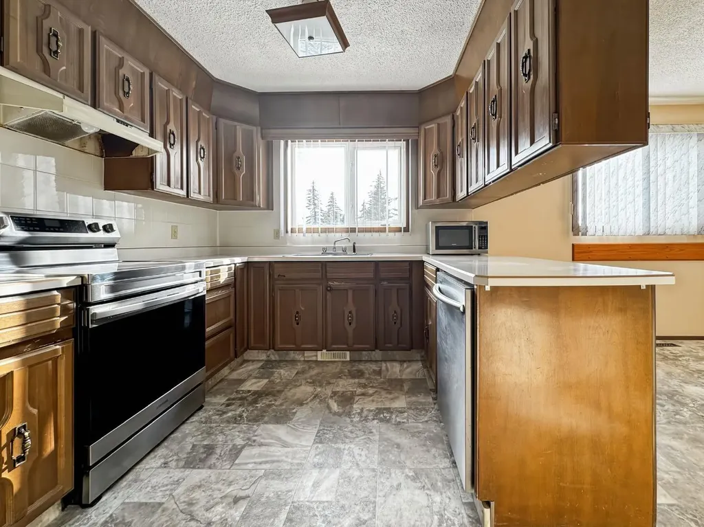 4504 45 Street Mayerthorpe AB T0E1N0