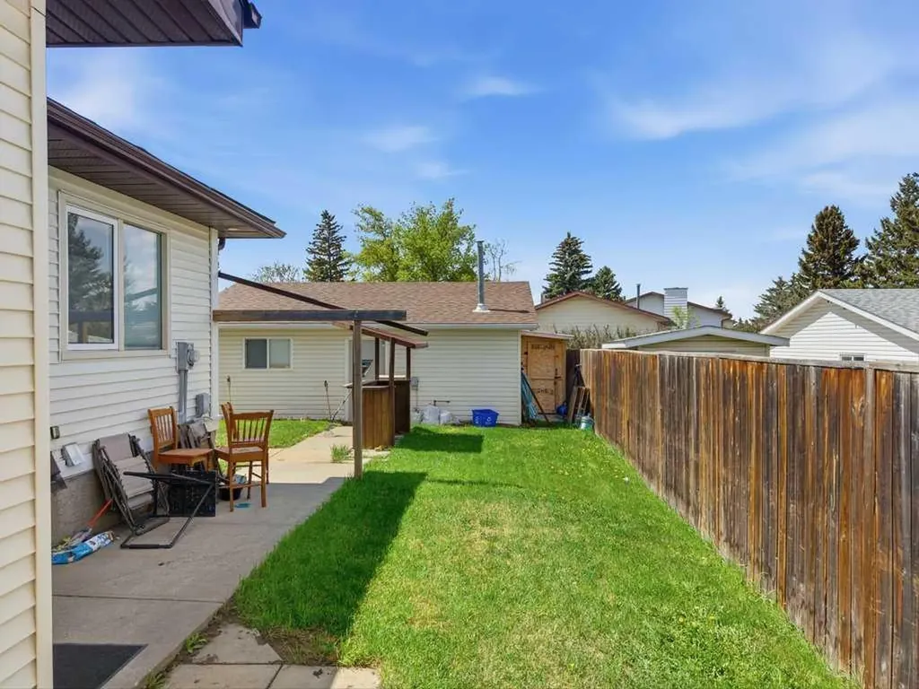 124 Martin Close Red Deer AB T4R 1R8