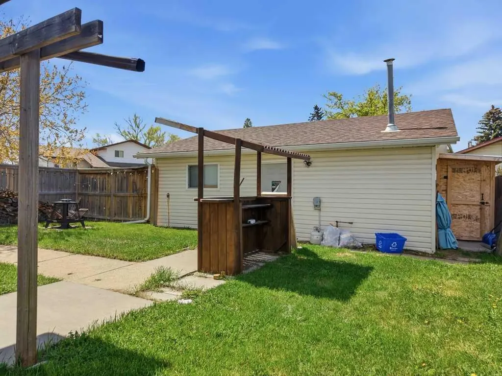 124 Martin Close Red Deer AB T4R 1R8