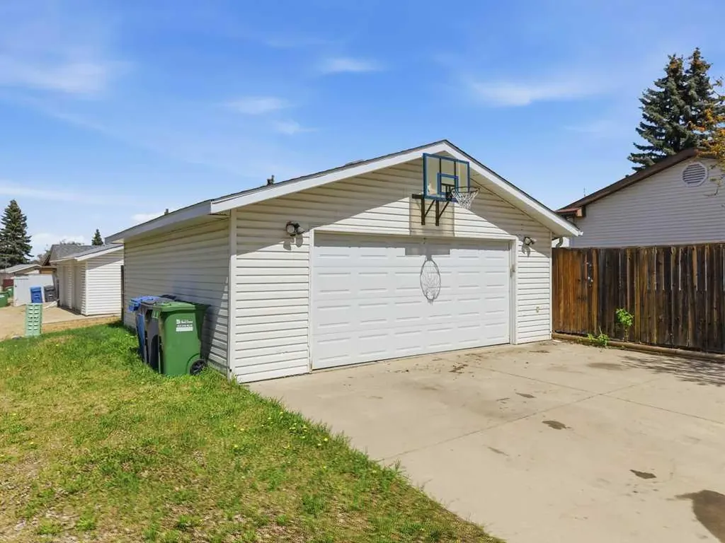 124 Martin Close Red Deer AB T4R 1R8