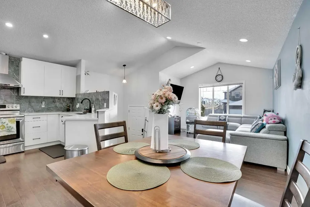 141 Saddlecrest Close NE Calgary AB T3J 5B6