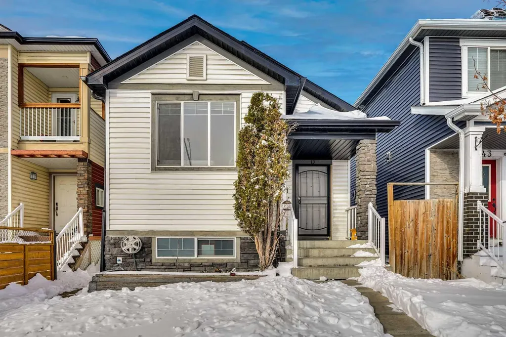 141 Saddlecrest Close NE Calgary AB T3J 5B6