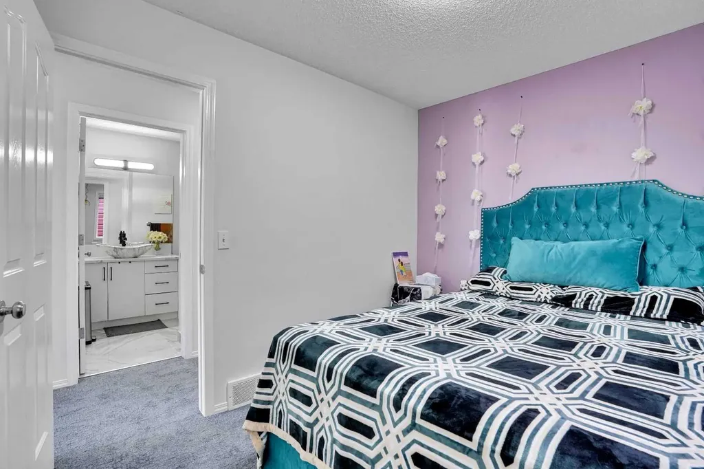 141 Saddlecrest Close NE Calgary AB T3J 5B6