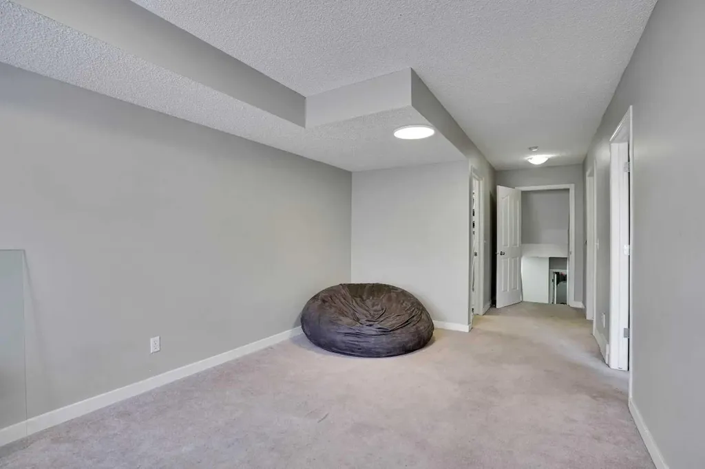 141 Saddlecrest Close NE Calgary AB T3J 5B6