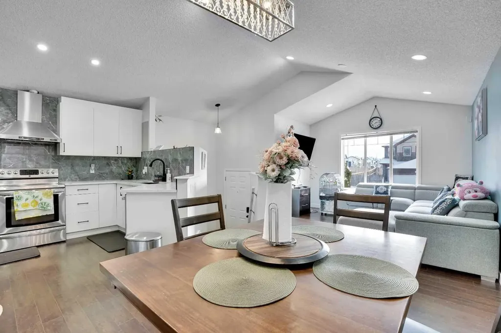 141 Saddlecrest Close NE Calgary AB T3J 5B6