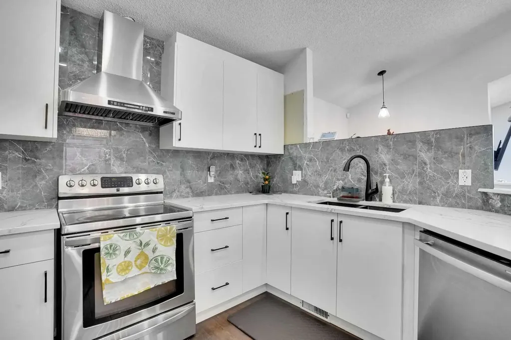 141 Saddlecrest Close NE Calgary AB T3J 5B6