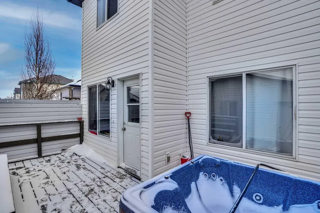 141 Saddlecrest Close NE Calgary AB T3J 5B6