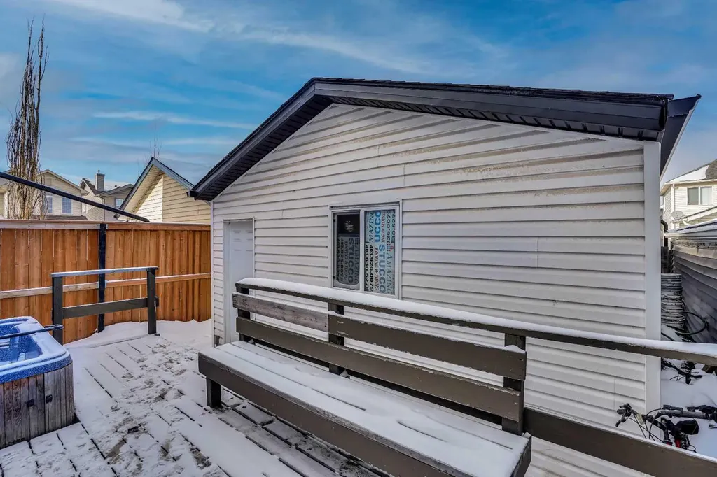 141 Saddlecrest Close NE Calgary AB T3J 5B6