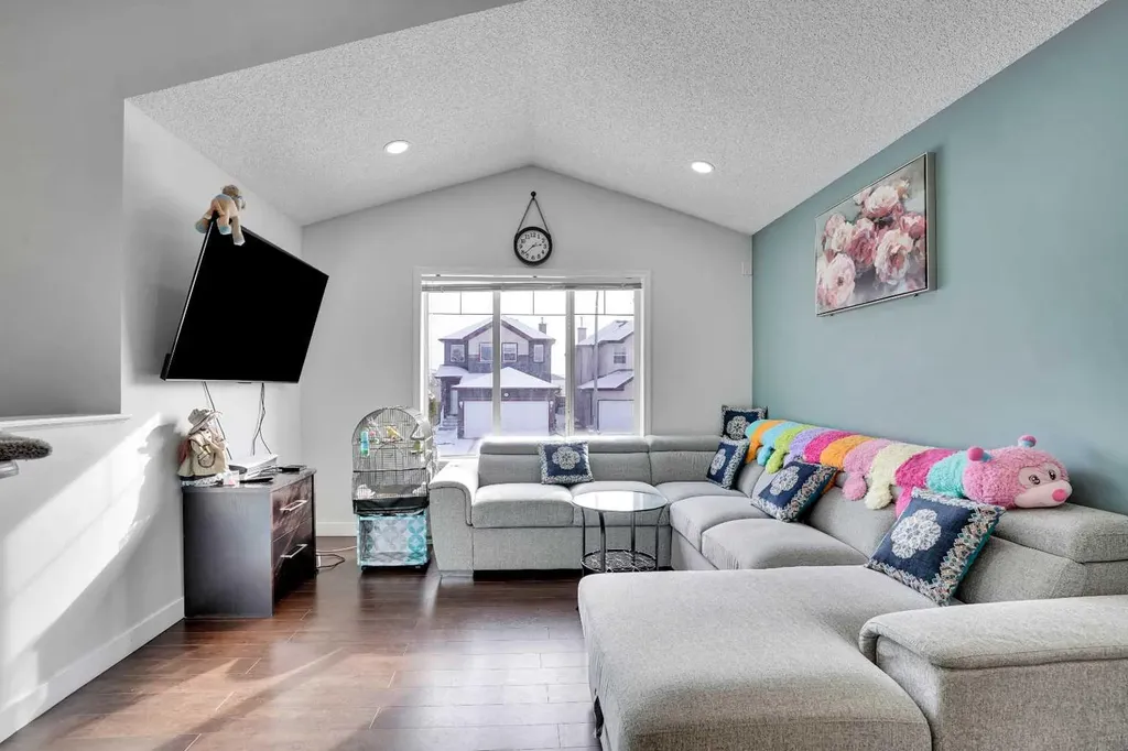 141 Saddlecrest Close NE Calgary AB T3J 5B6