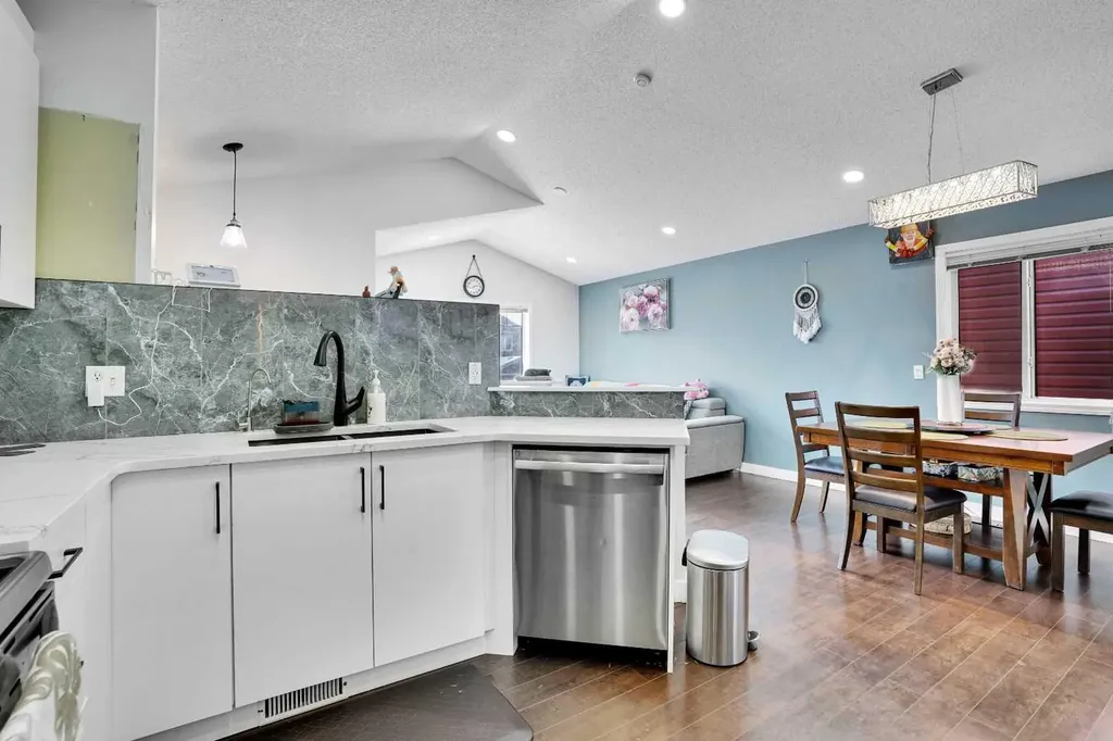 141 Saddlecrest Close NE Calgary AB T3J 5B6